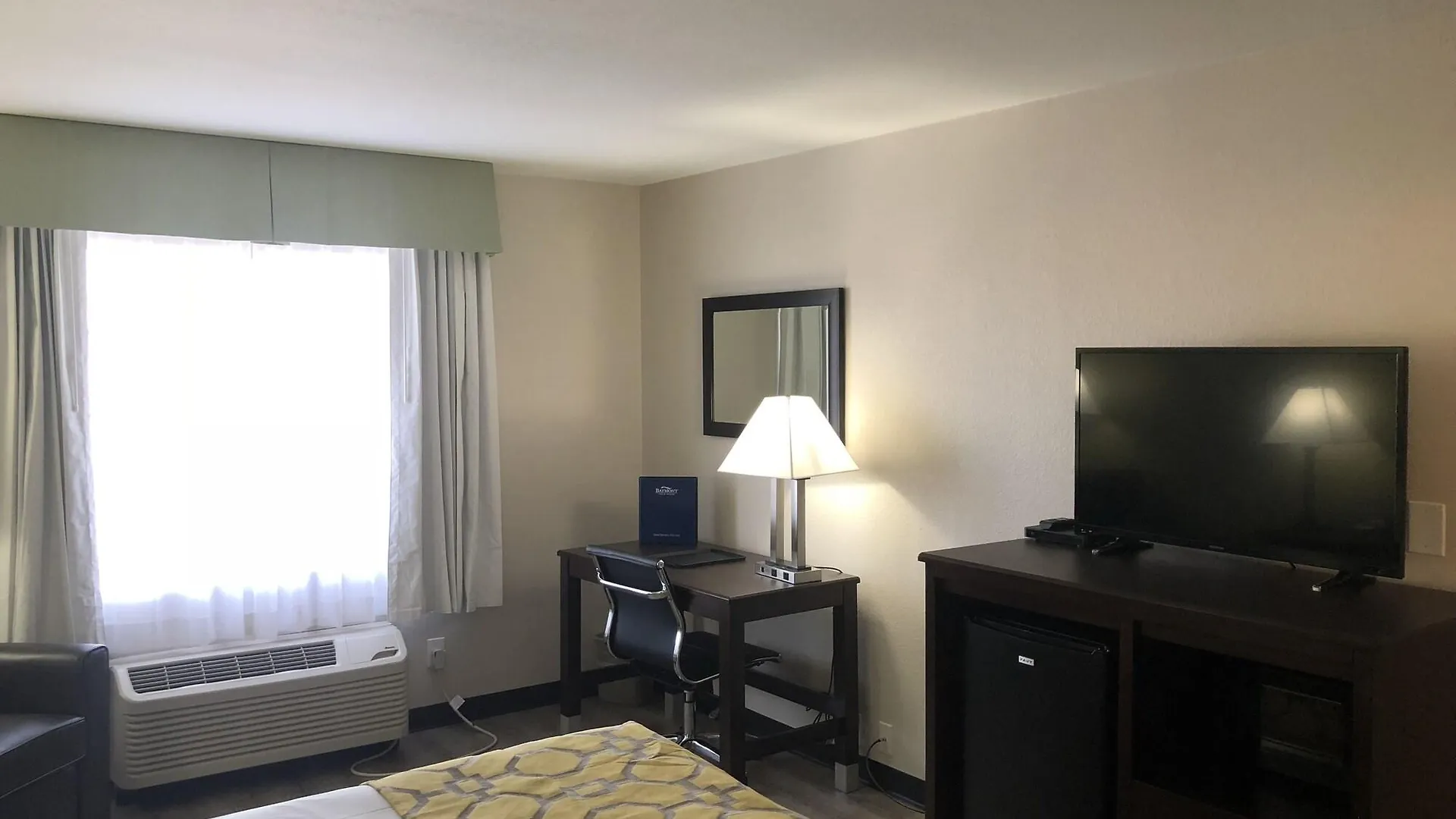 Baymont By Wyndham Phoenix I-10 Near 51St Ave