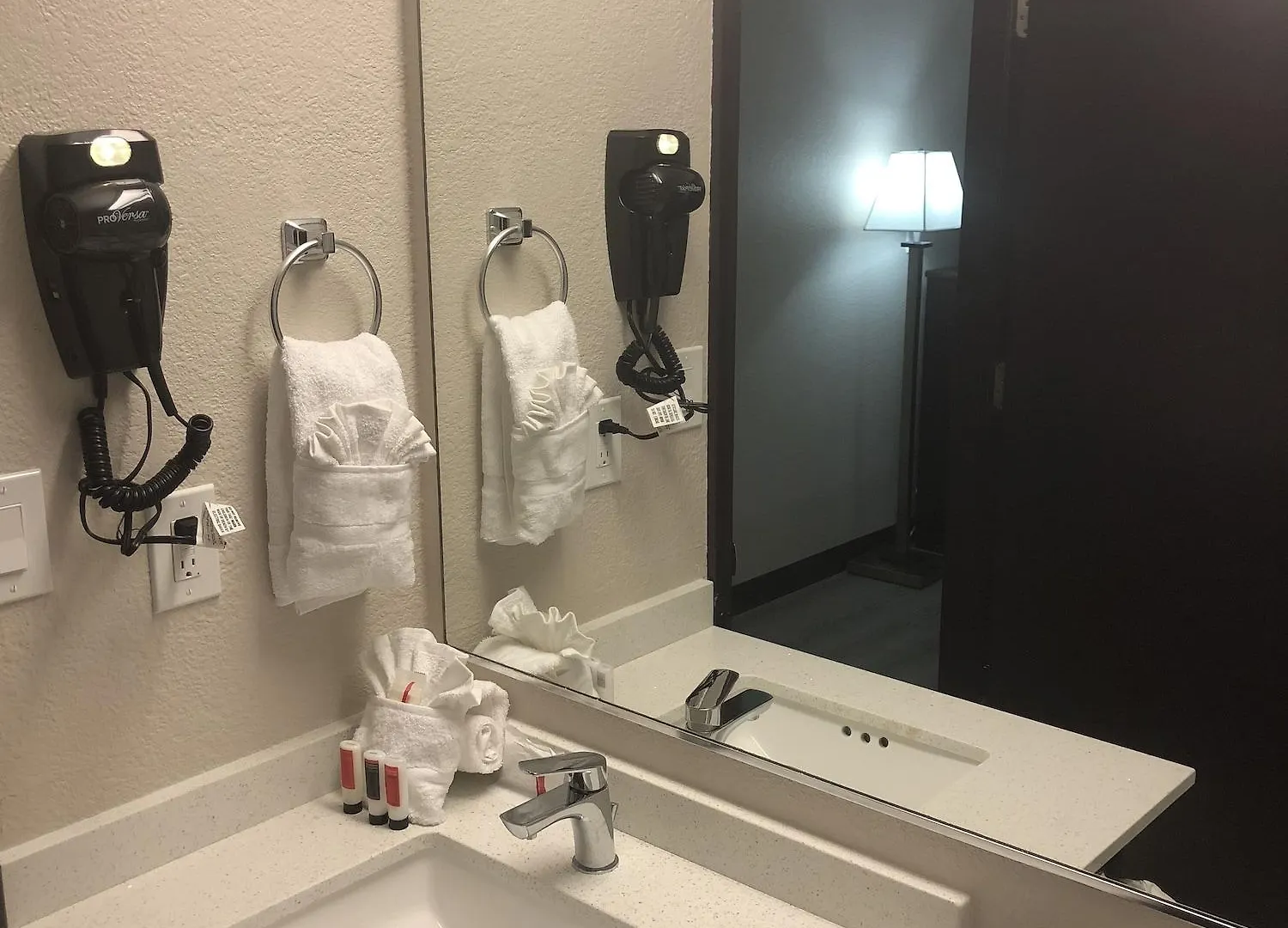 Baymont By Wyndham Phoenix I-10 Near 51St Ave 2*,  США