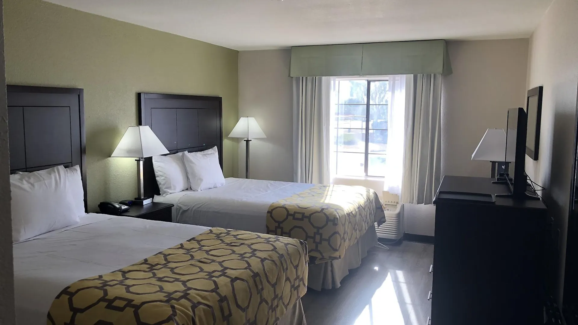 Baymont By Wyndham Phoenix I-10 Near 51St Ave