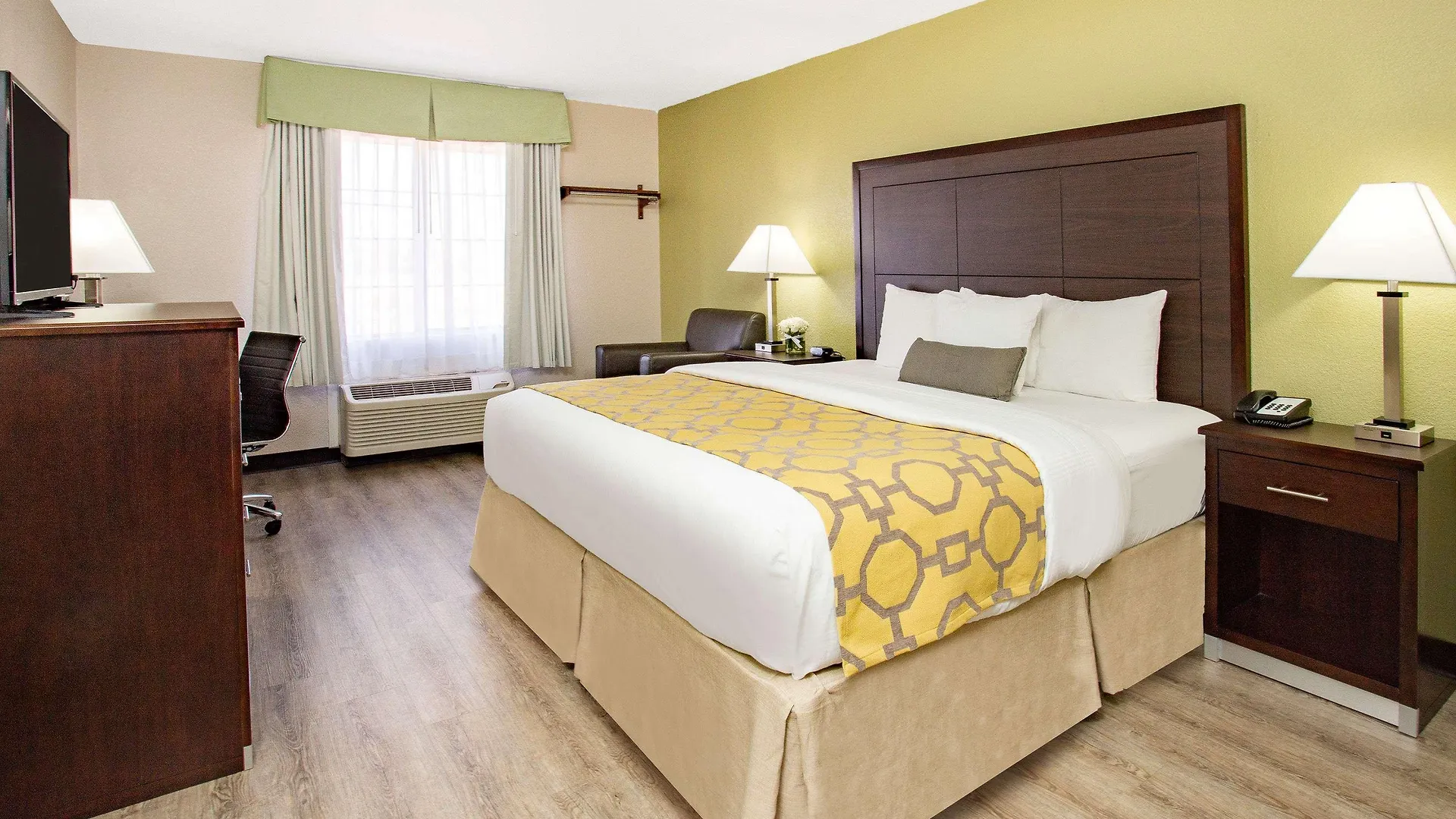 Baymont By Wyndham Phoenix I-10 Near 51St Ave 2*,  США