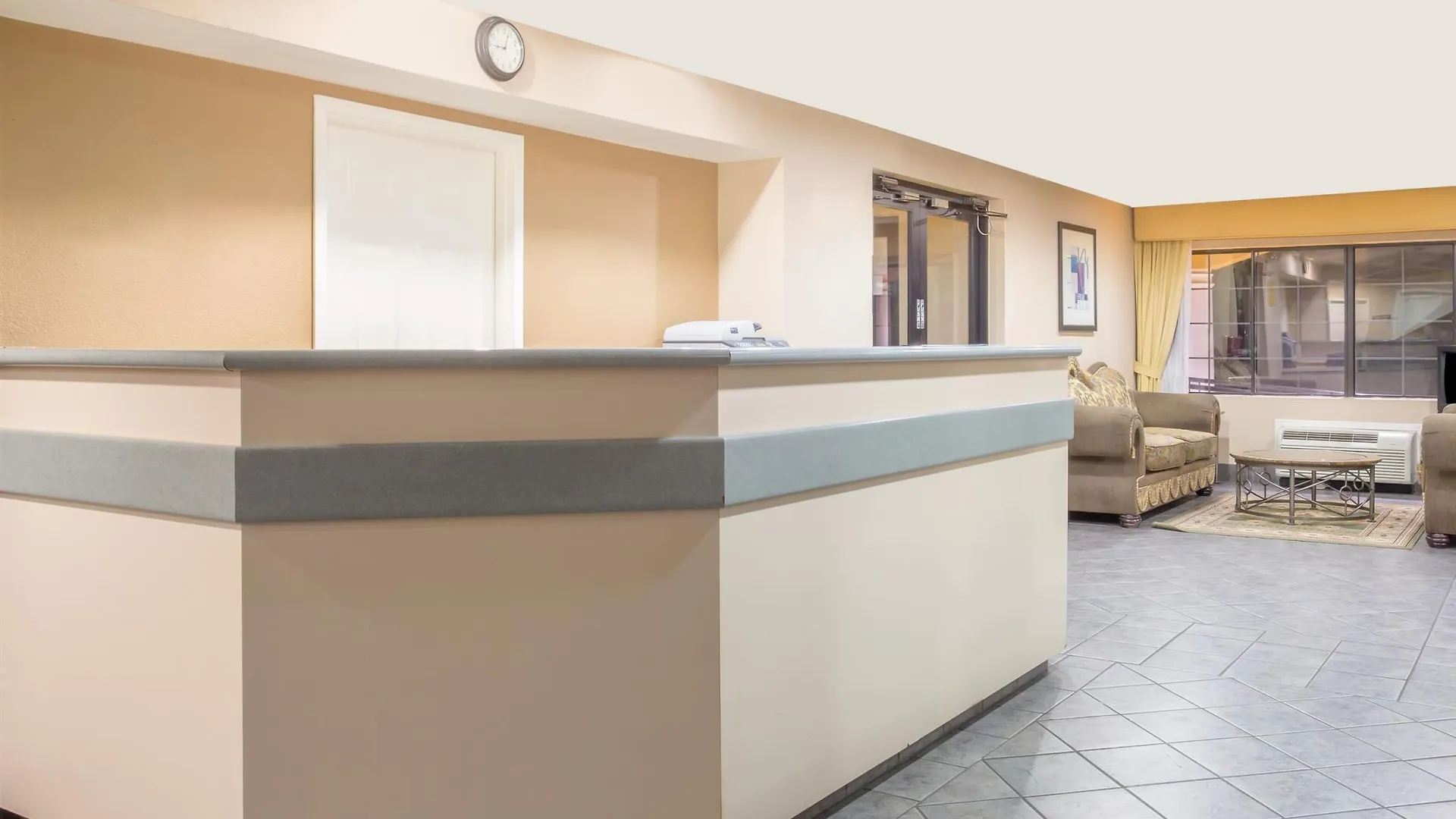 Baymont By Wyndham Phoenix I-10 Near 51St Ave 2*,  США