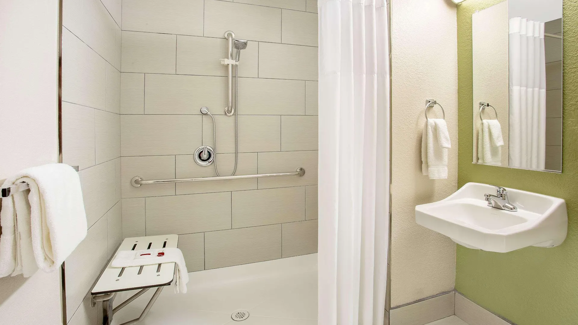 Baymont By Wyndham Phoenix I-10 Near 51St Ave 2*,