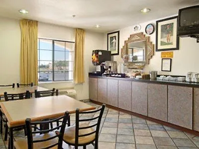 Baymont By Wyndham Phoenix I-10 Near 51St Ave
