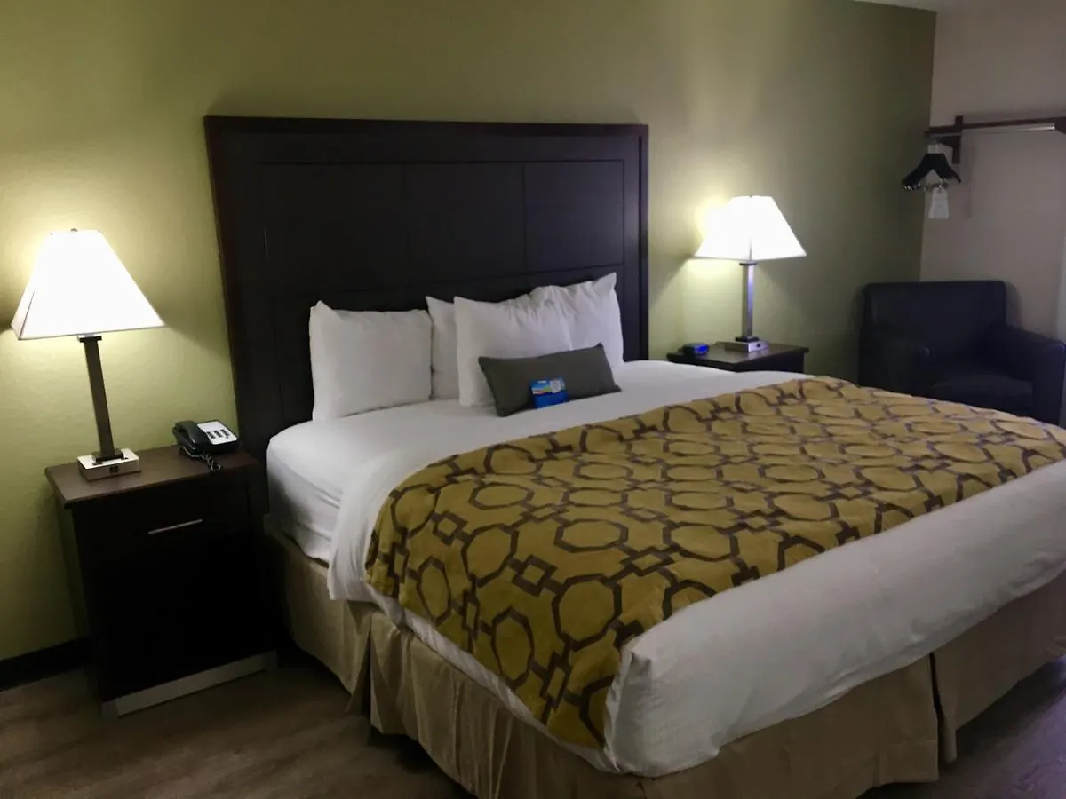 Отель Baymont By Wyndham Phoenix I-10 Near 51St Ave