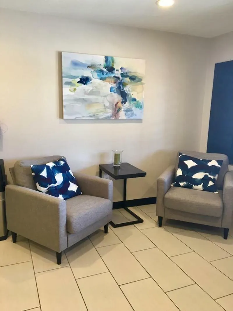 Отель Baymont By Wyndham Phoenix I-10 Near 51St Ave