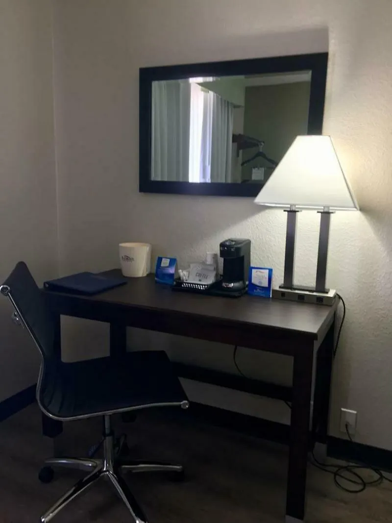 Baymont By Wyndham Phoenix I-10 Near 51St Ave Отель