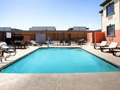 Отель Baymont By Wyndham Phoenix I-10 Near 51St Ave